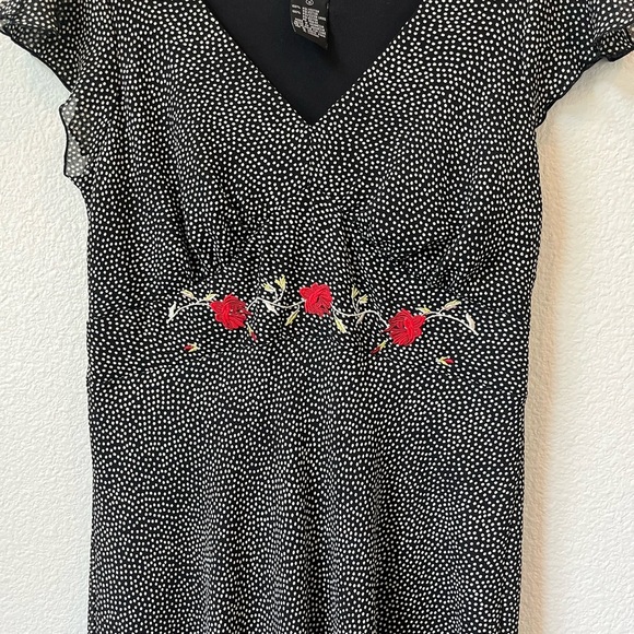 Jonathan Martin Black V-Neck Flutter Sleeve With Flower Detail Midi Dress - Picture 5 of 6